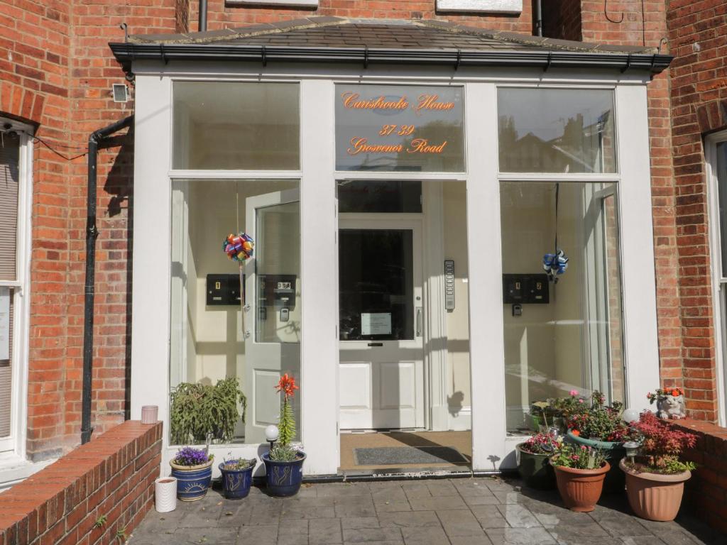 Garden Flat room 2